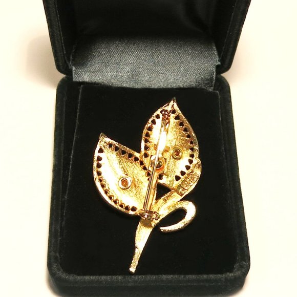 Vintage CELEBRITY Green Rhinestone Brooch Leaves Original Signed Lapel Pin - Picture 3 of 3